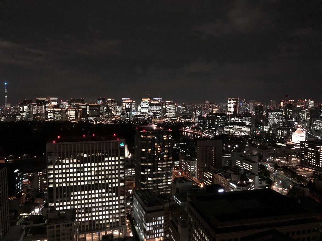 ザ・プリンスギャラリー東京紀尾井町の部屋から夜景を撮影