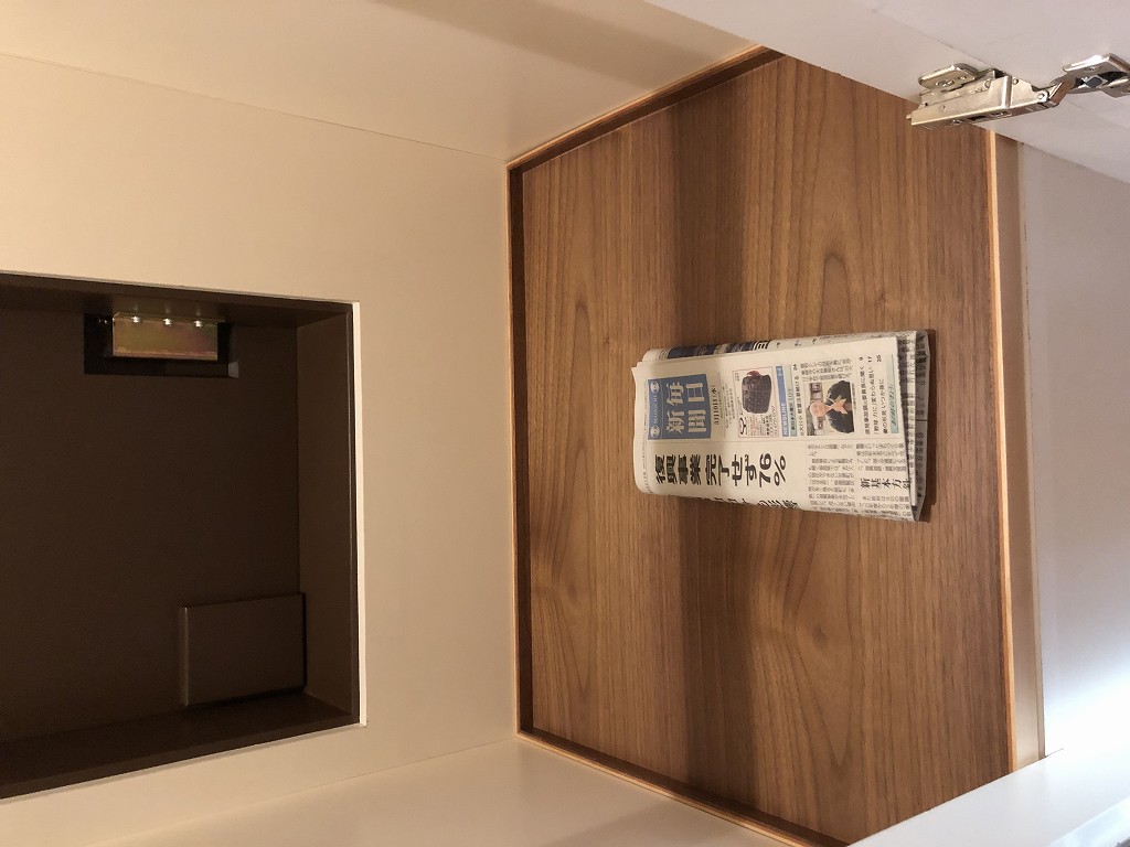 ザ・プリンスギャラリー東京紀尾井町のパスボックスに朝刊