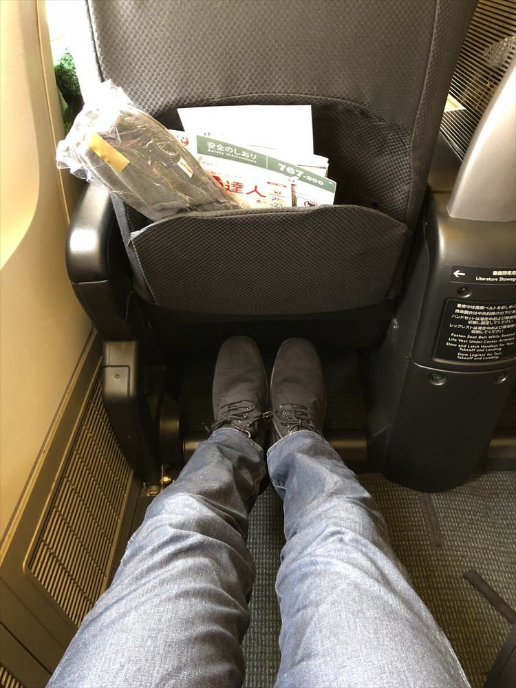 JAL SKY RECLYNERの座席の幅
