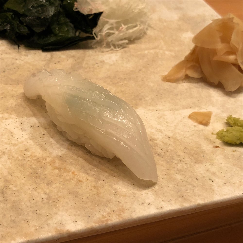 ウェスティン朝鮮ソウルのアサリのSUSHI CHOのアオリイカ
