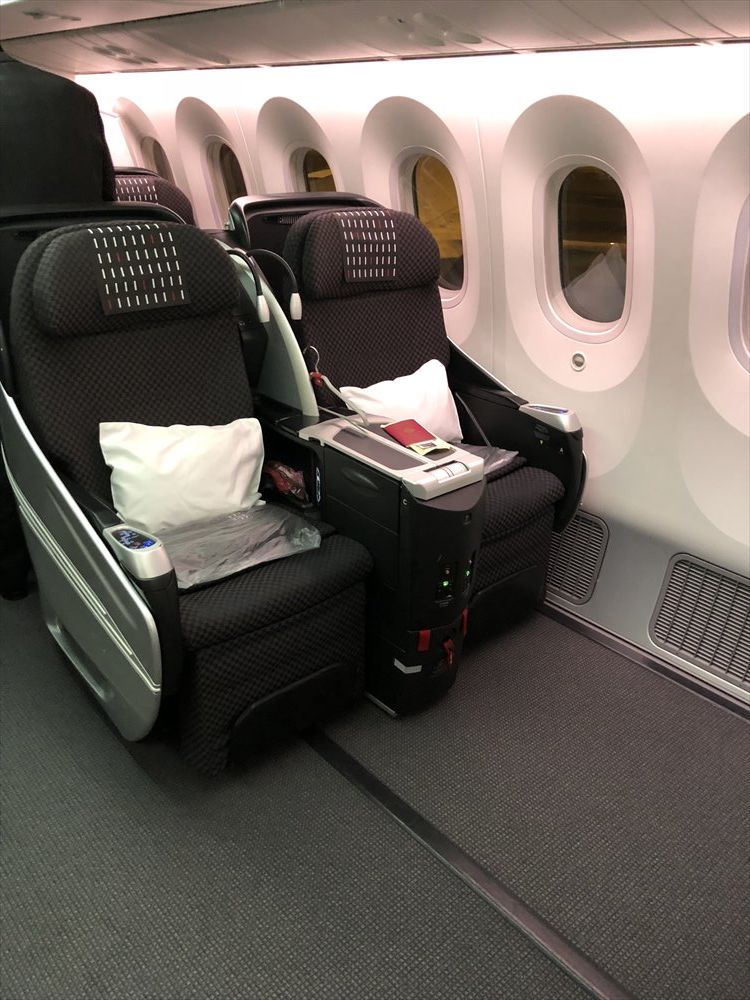 JAL94便（ソウル金浦-羽田）ビジネスクラスのSHELL FLAT SEAT