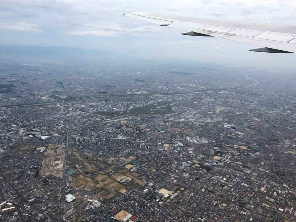 JAL115便から見た大阪平野の住宅地