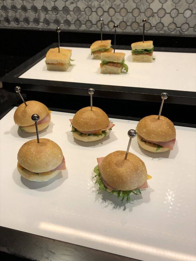 リッツカールトン大阪のクラブラウンジの昼飯1