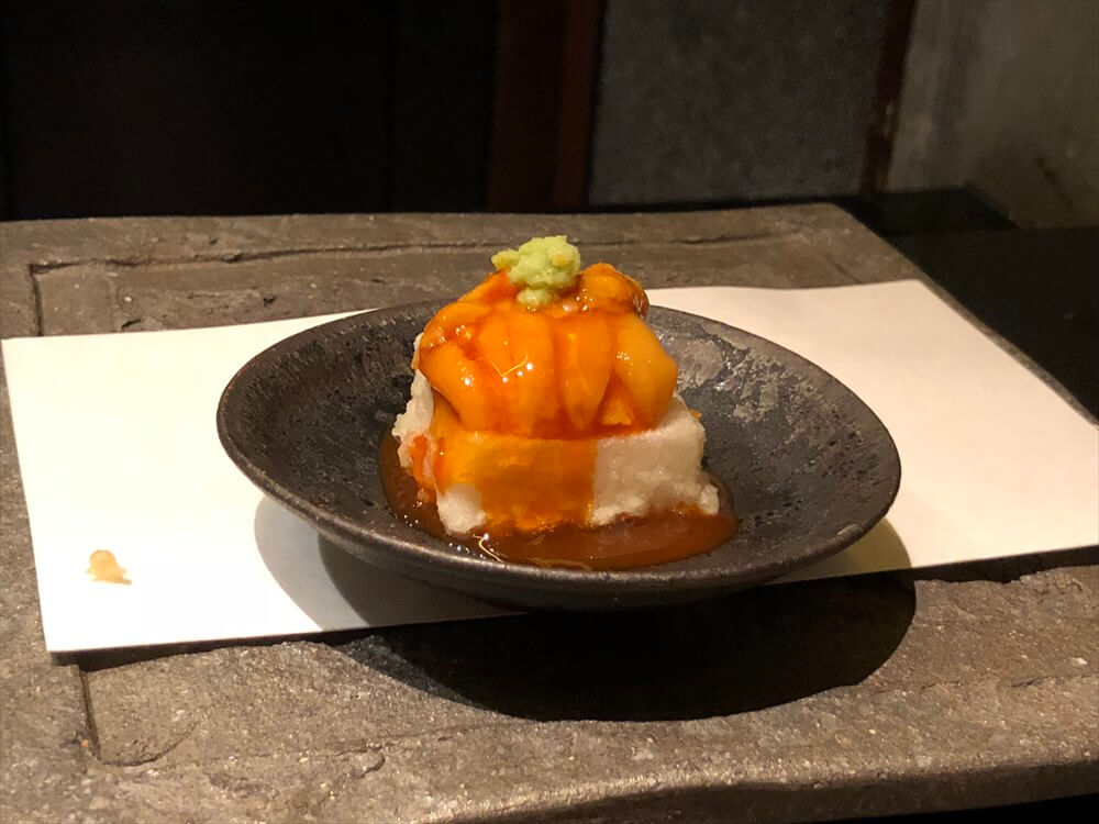 リッツカールトン京都の水暉の揚げ出し豆腐のウニ乗せに卵黄