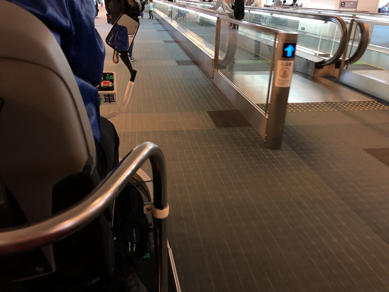 羽田空港のピコピコカー