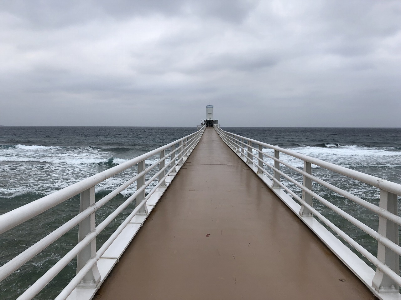 海中展望塔への橋2