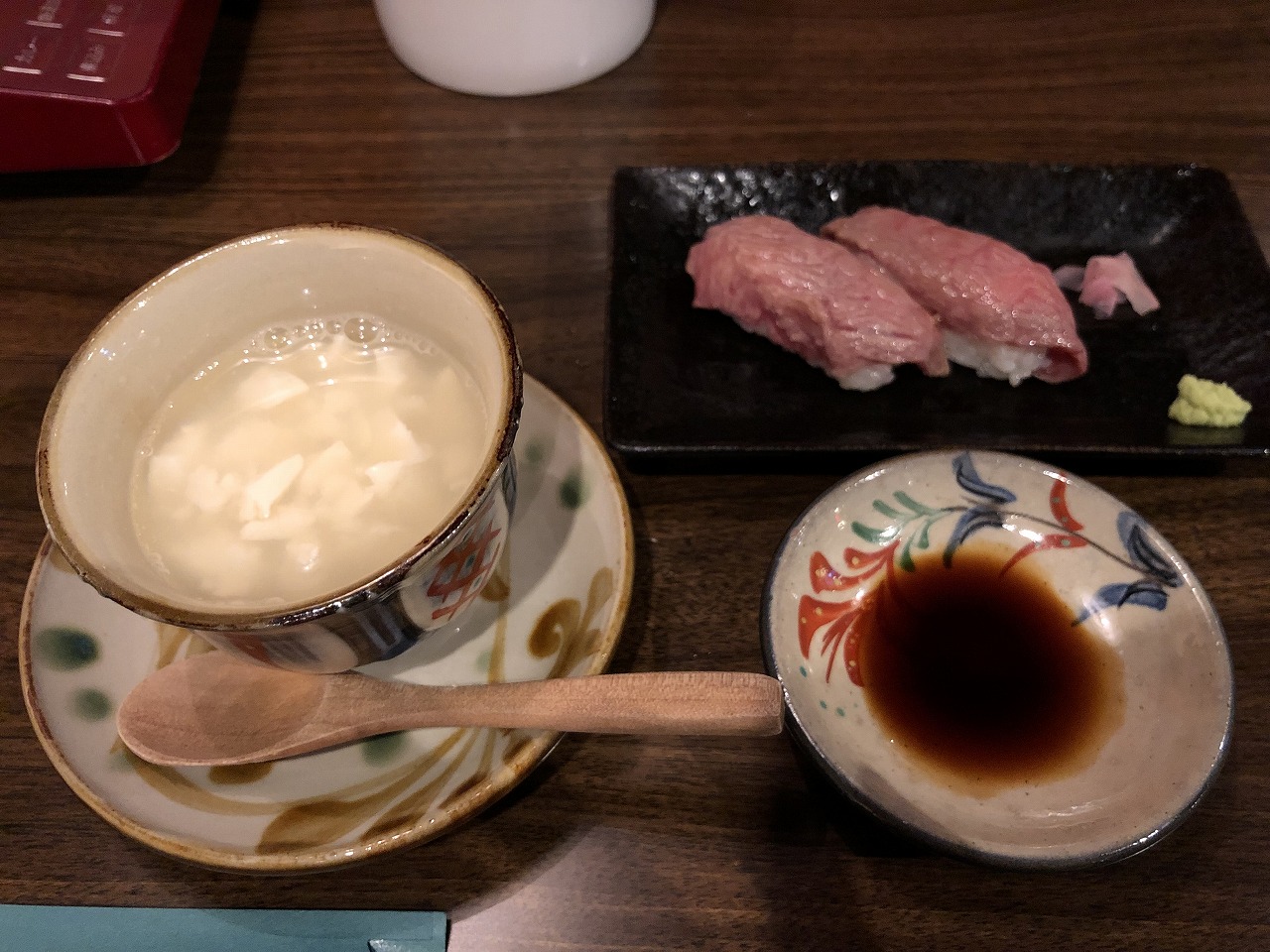 あぐーしゃぶしゃぶの店「かふぅ」のもとぶ牛の炙り寿司とゆし豆腐