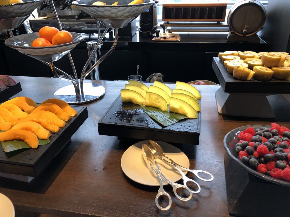 リッツカールトン東京のビュッフェ形式の朝食1