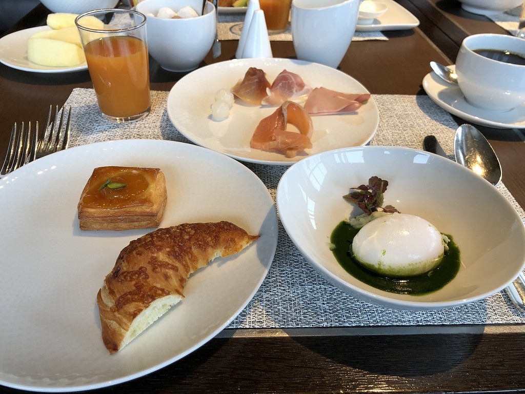 リッツカールトン東京のビュッフェ形式の洋食