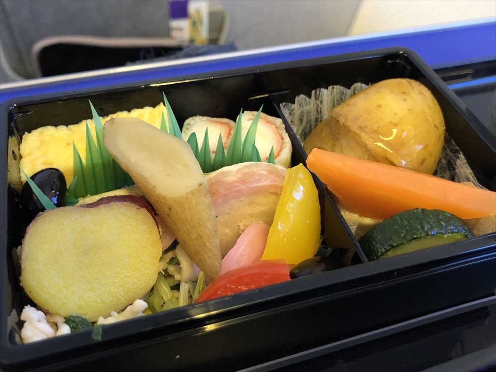 ANAの453便プレミアムクラスの機内食3