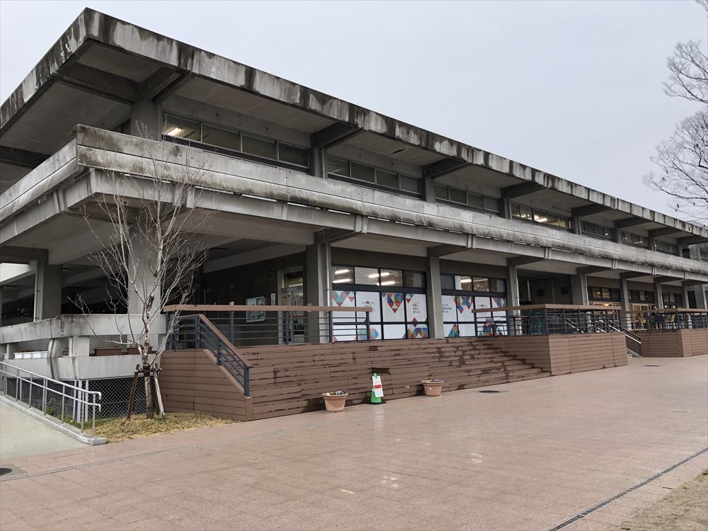 佐賀県立図書館1