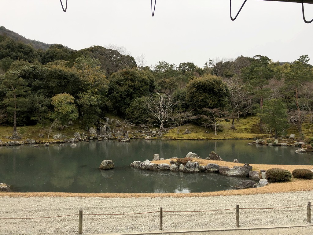 朝8時の天龍寺の曹源池庭園2