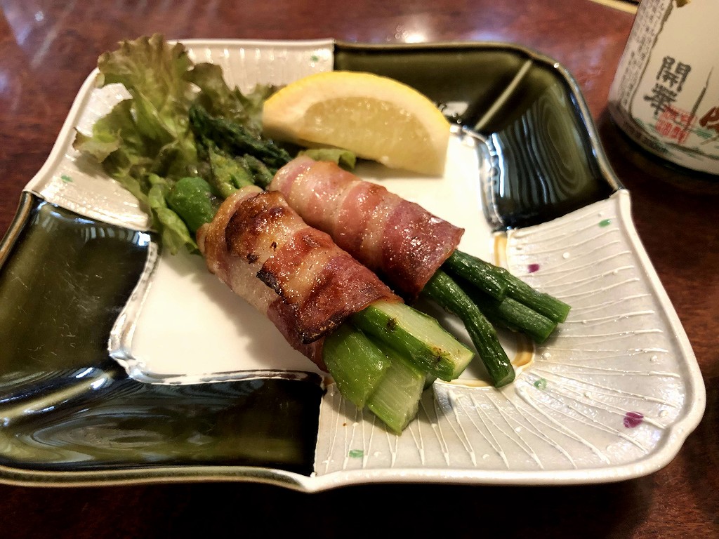 「和の心　たこ八」のほうぼうのアスパラのベーコン巻き