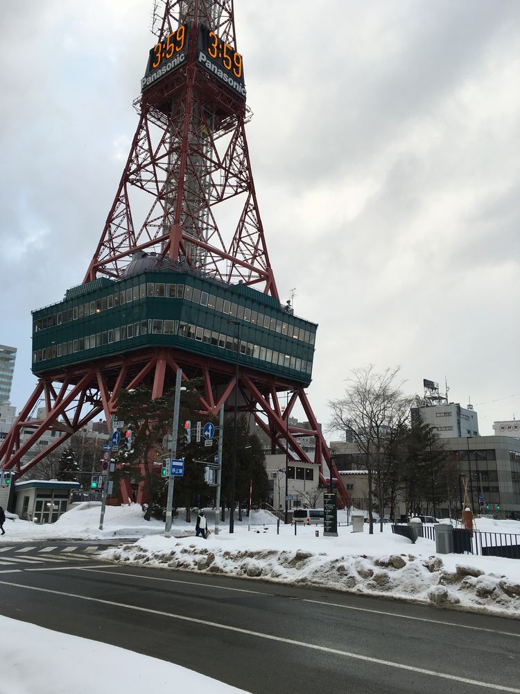 札幌のテレビ塔前