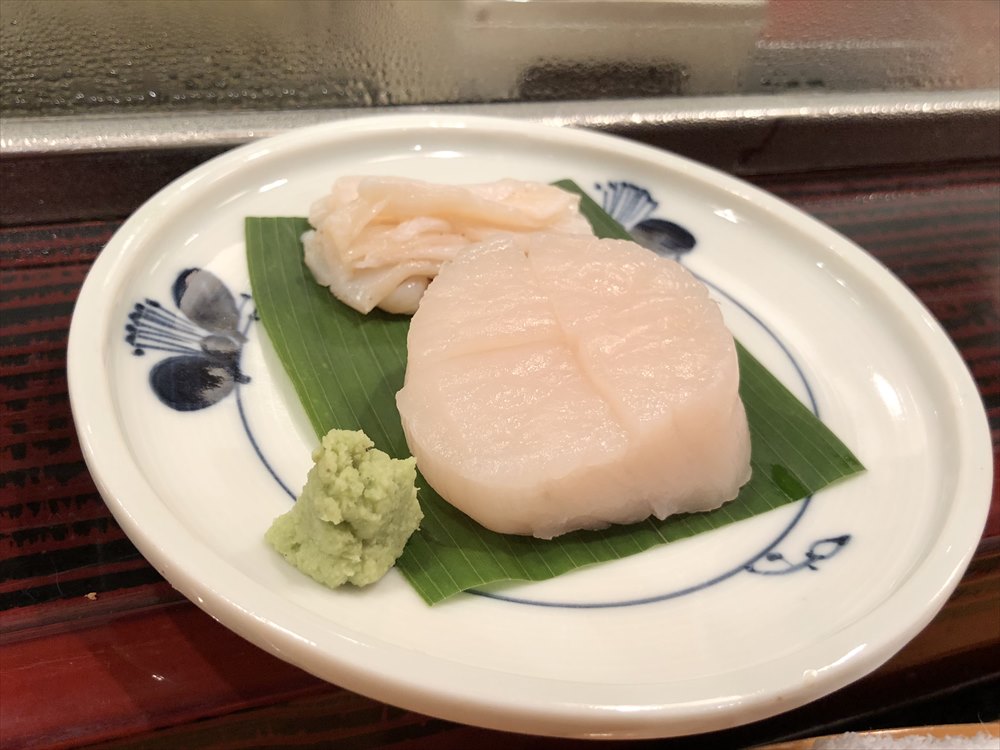 仙台 文化横丁の新富寿司のホタテ