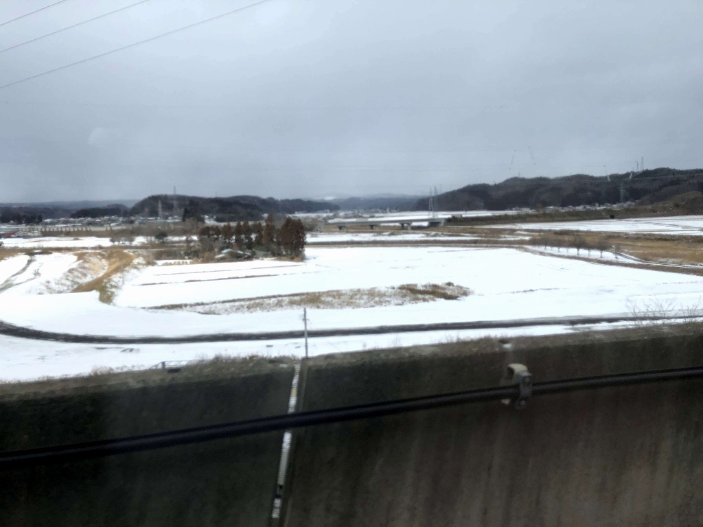 白河の関を越えると雪