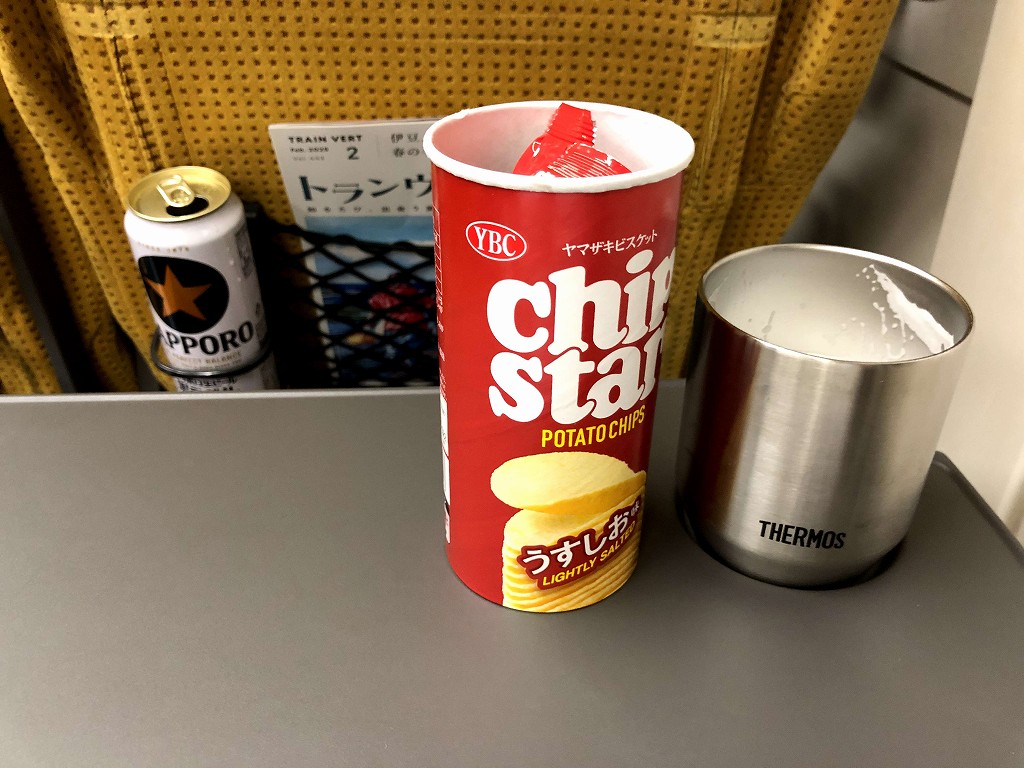 こまち34号の中でビール
