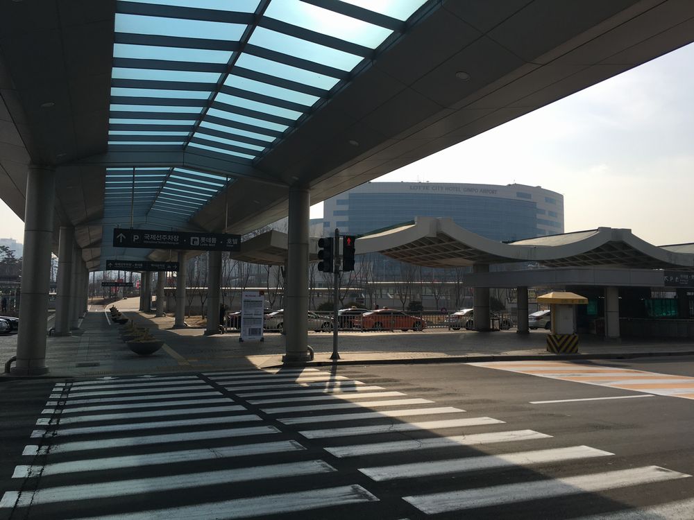 金浦国際空港のタクシー乗り場へ