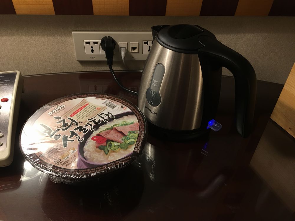 ソウルのGS25で買ったカップ麺（お湯入れる前）