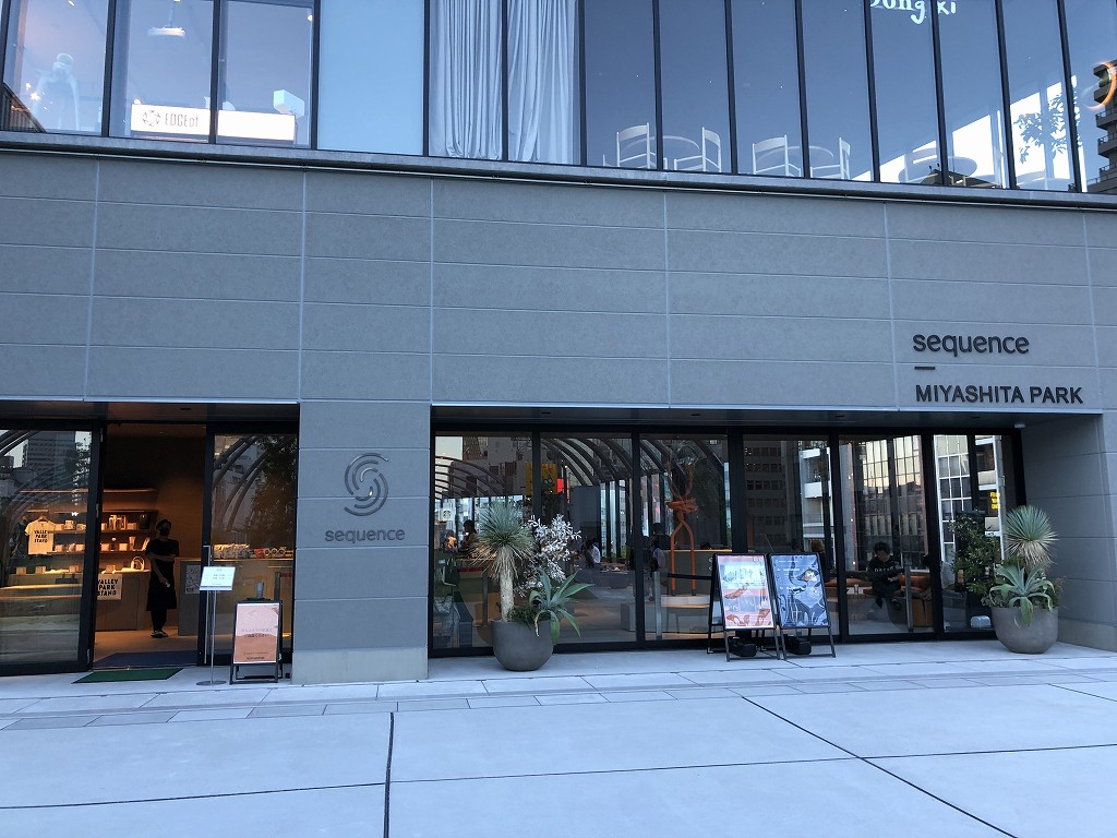 エントランスカフェ「VALLEY PARK STAND（ヴァリー・パーク・スタンド）」の入口