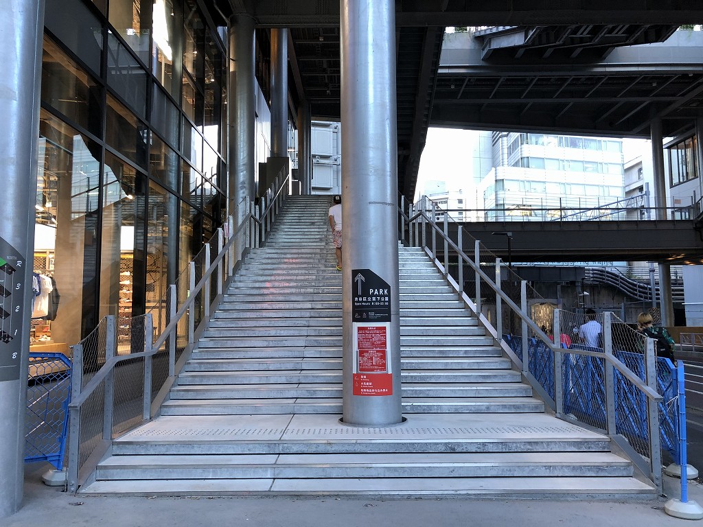 ミヤシタパークの階段