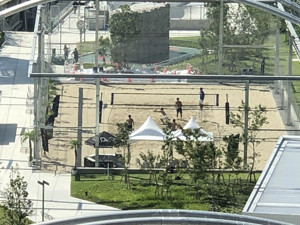 sequence MIYASHITA PARKのビーチバレー場とスケボーパーク2