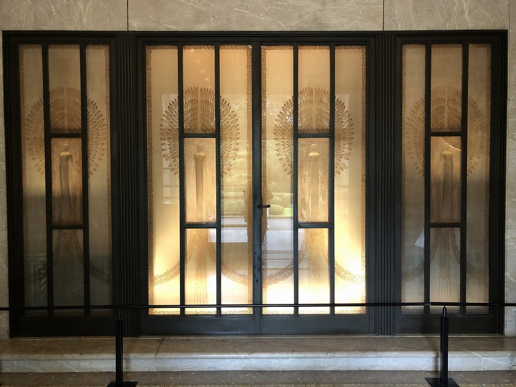 東京都庭園美術館のルネ・ラリックのガラスレリーフ扉1