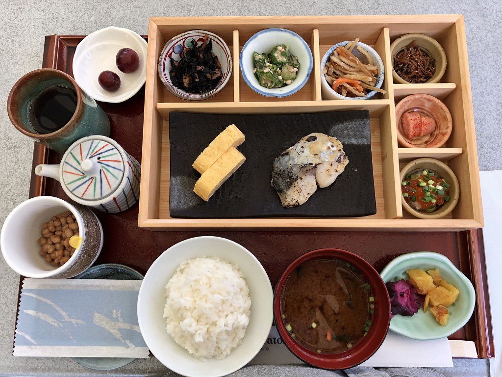 シェラトン都ホテル東京の「カフェ カリフォルニア」で和食の朝食1