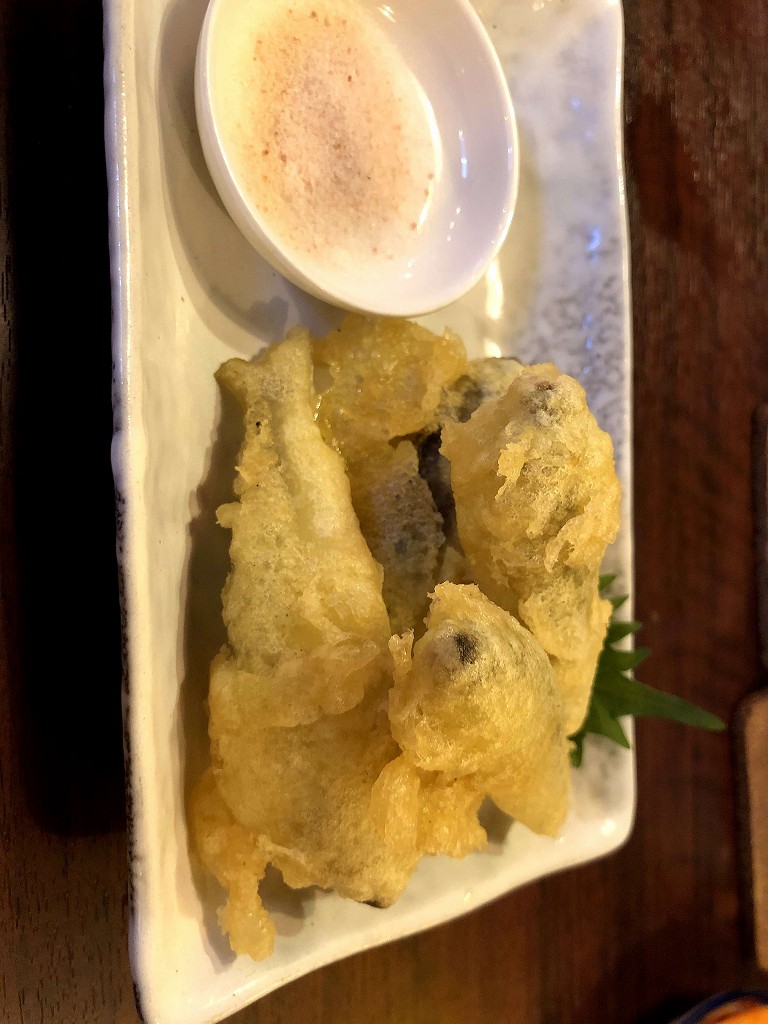 下高井戸の「酒場食堂 ケムマキ燻」の稚鮎のてんぷら