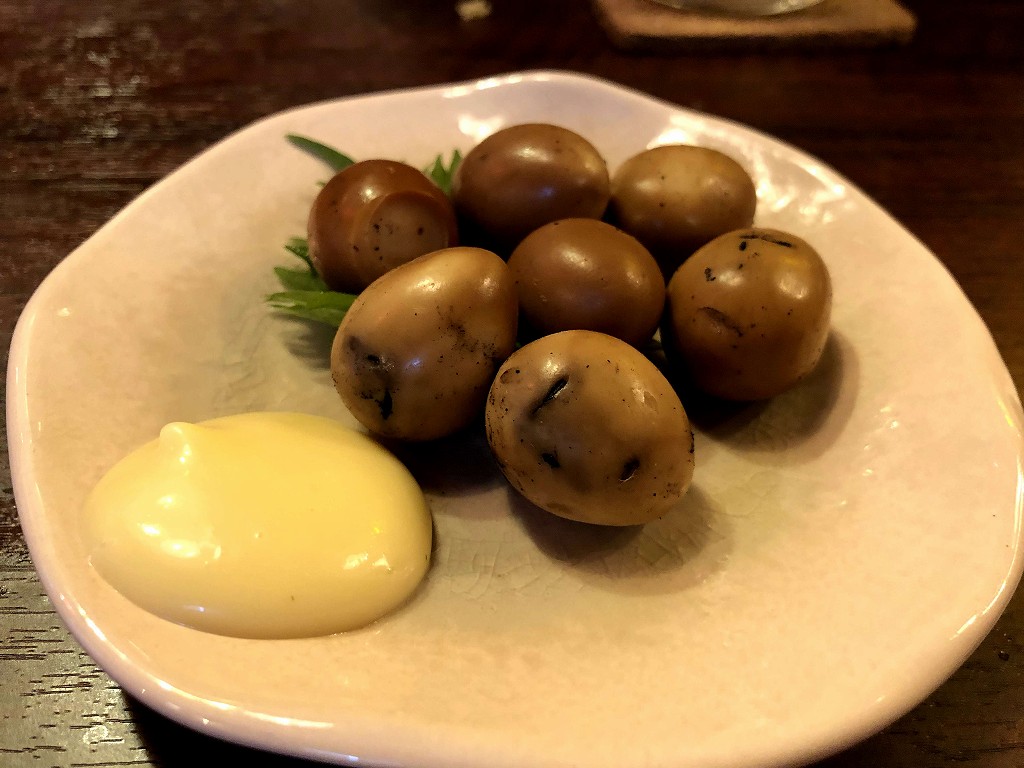 下高井戸の「酒場食堂 ケムマキ燻」のうずらの卵。