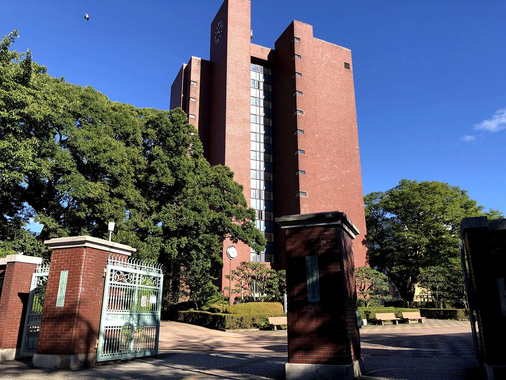 日大文理学部の入り口