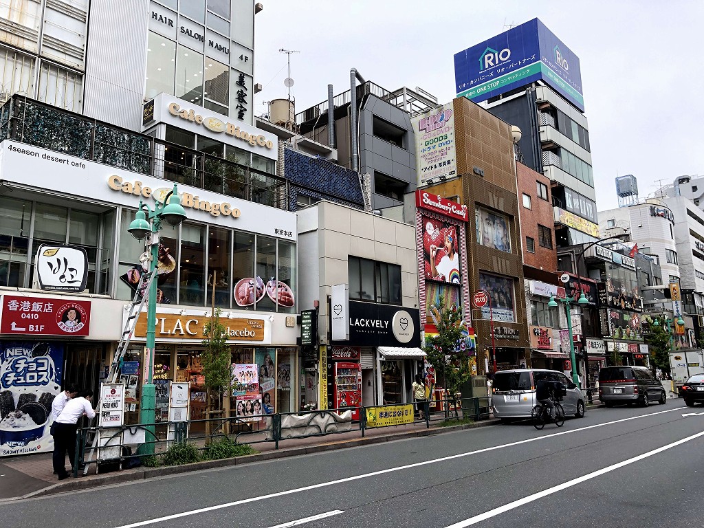 新大久保駅の東口