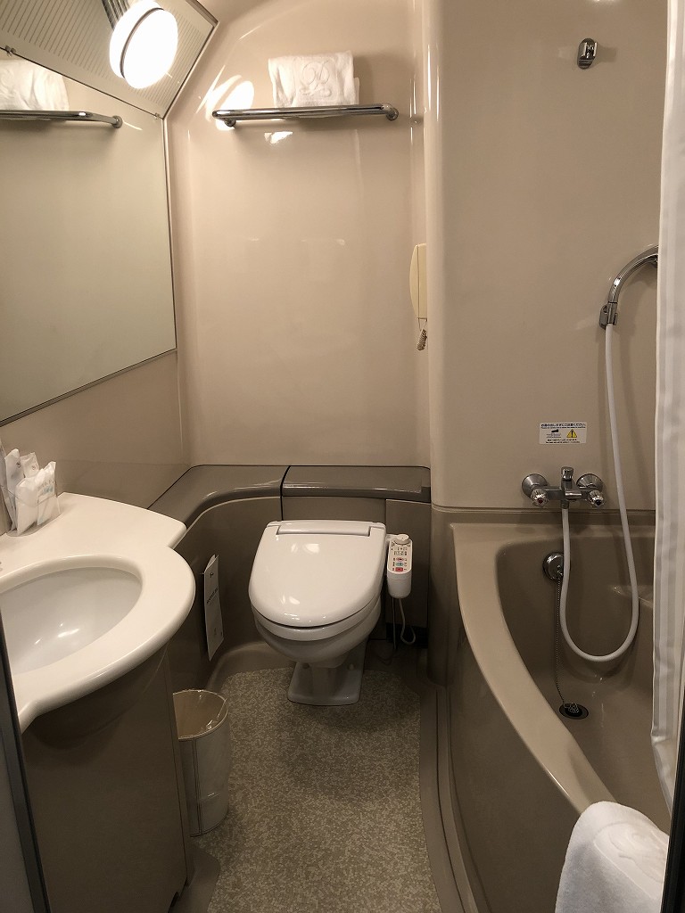 新横浜プリンスホテルのシングルルームのバスルーム