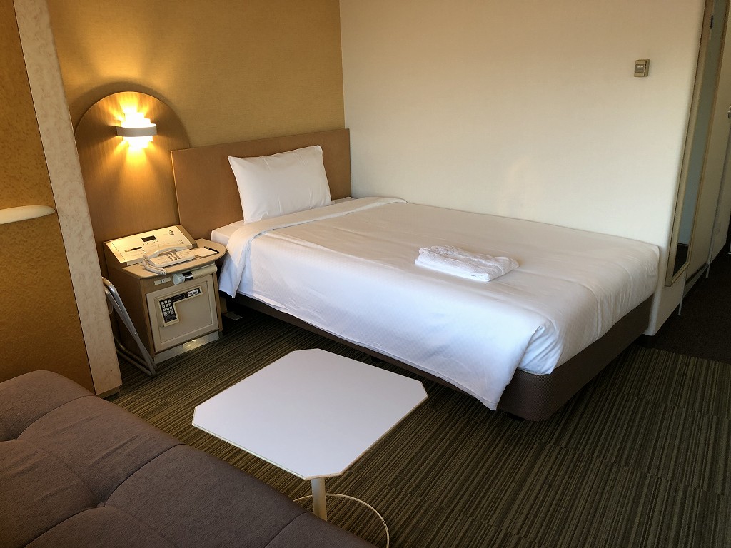 新横浜プリンスホテルのシングルルームのベッド