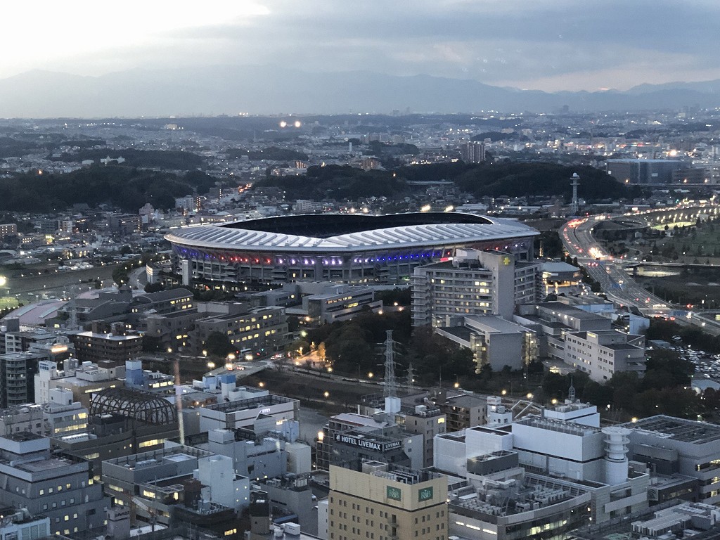 新横浜プリンスホテルの「トップ オブ ヨコハマ」から日産スタジアム2