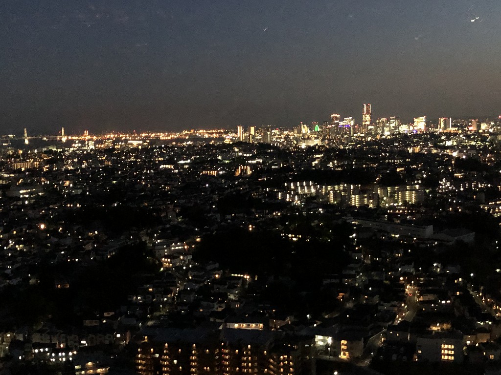 新横浜プリンスホテルの「トップ オブ ヨコハマ」から横浜の夜景