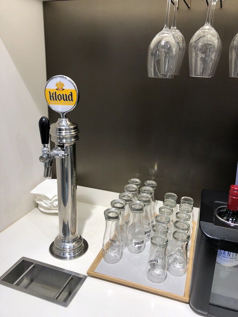 ソウル金浦空港のSKY HUB LOUNGEのクラウドビール