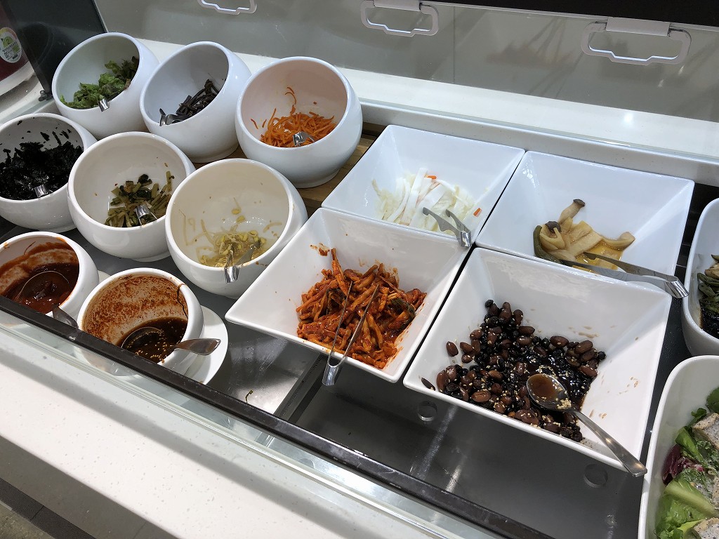 ソウル金浦空港のSKY HUB LOUNGEのビビンバ2