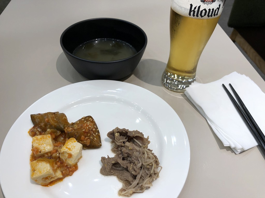 金浦空港のSKY HUB LOUNGEで食事