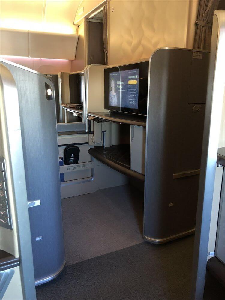 シンガポール航空のB777のファーストクラス座席4