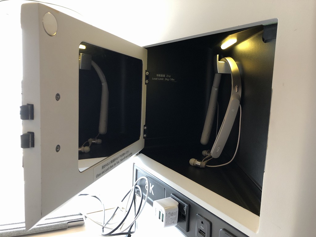 JAL29便ビジネスクラスのJAL SKY SUITE 3の設備3