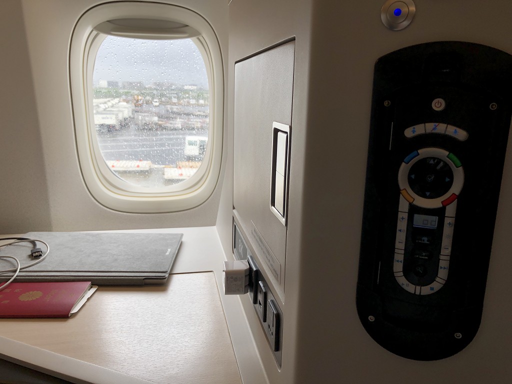 JAL29便ビジネスクラスのJAL SKY SUITE 3の設備5