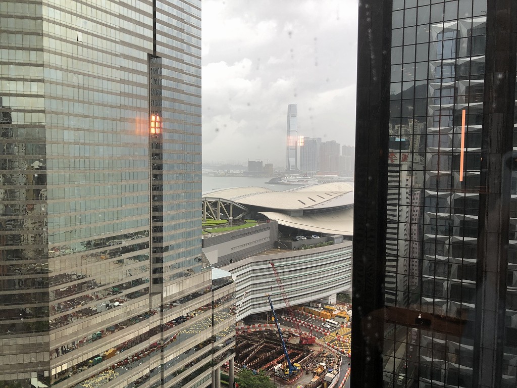 セントレジス香港のメトロポリタンスイートからの眺め（西側）