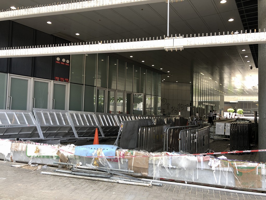 突撃された香港の立法会2