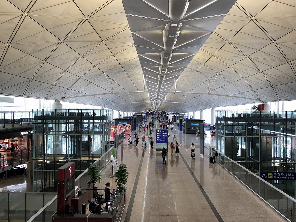 香港国際空港のアメックスセンチュリオンラウンジから搭乗口まで