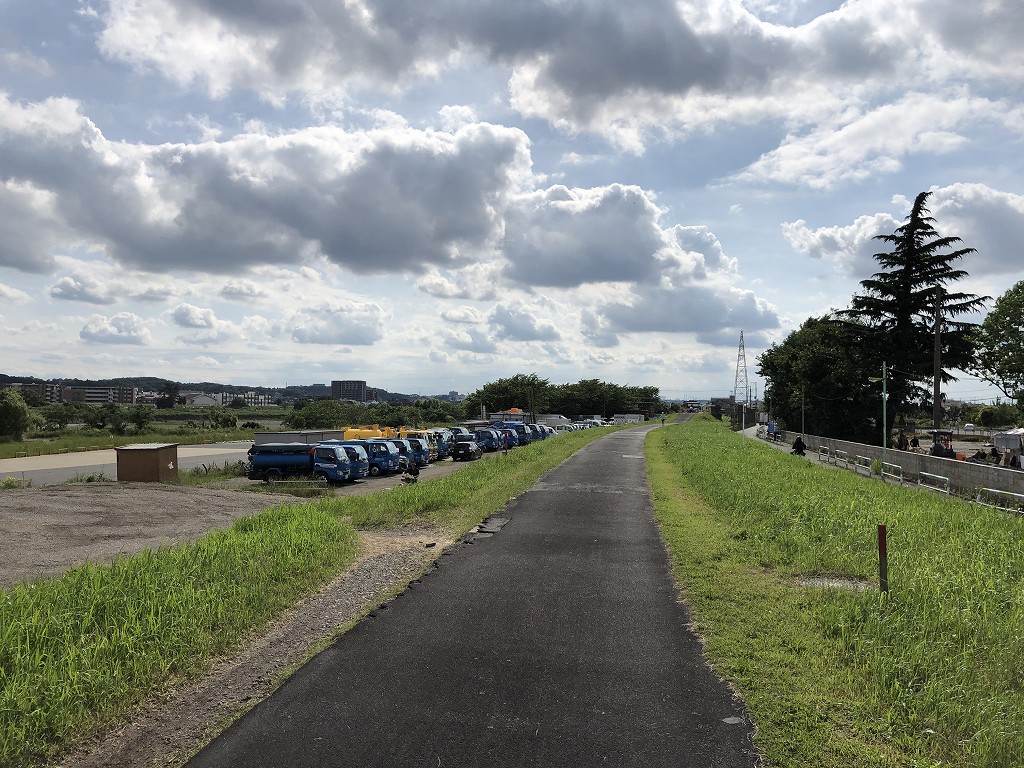 多摩川沿いのサイクリングロード