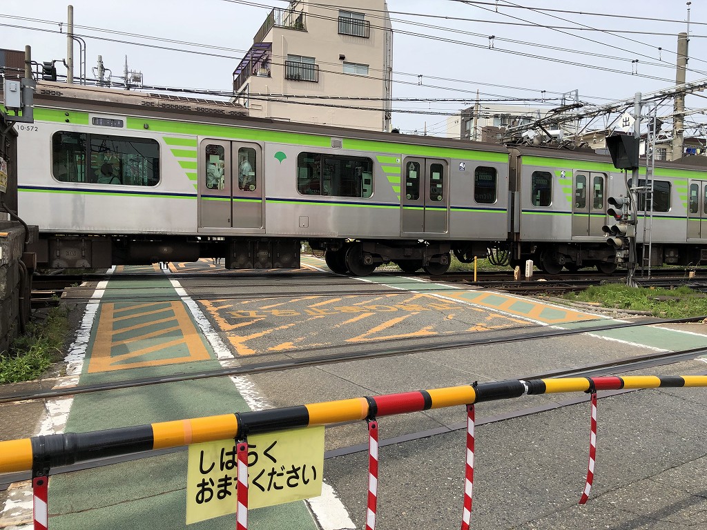 京王線桜上水駅の踏切