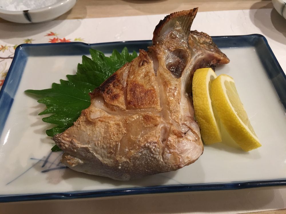寿司 花一のカンパチの塩焼き