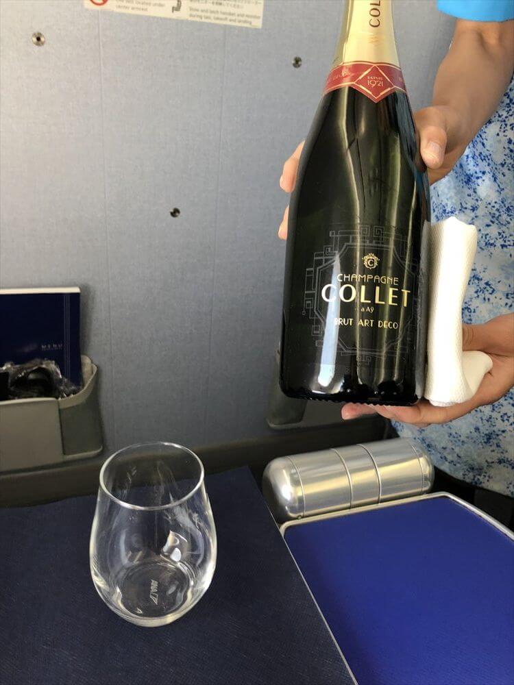 ANA851便ビジネスクラスのシャンパン「COLLET」