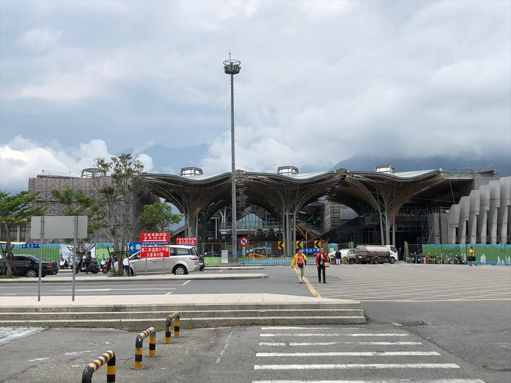 花蓮駅の背景